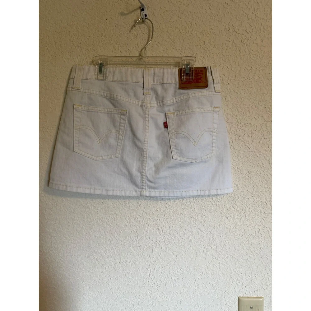 Levis Low Slouch White Denim Mini Skirt Size 3JR Low Rise Yellow Stitching